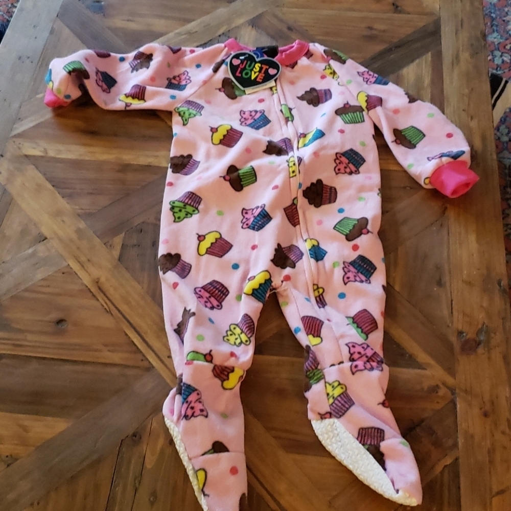 𝅺New Just love cupcakes one piece pjs